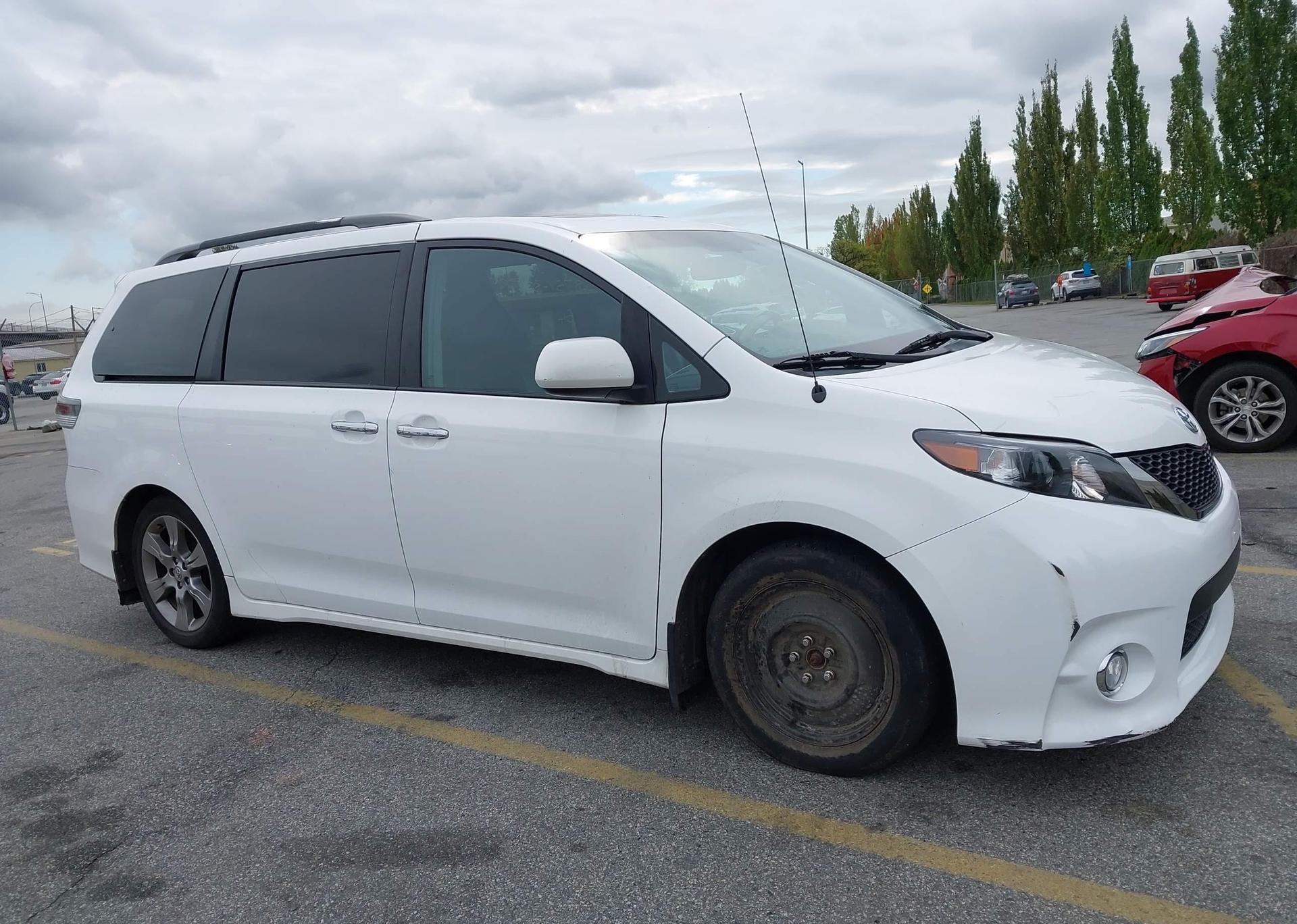 2013 TOYOTA SIENNA SPORT