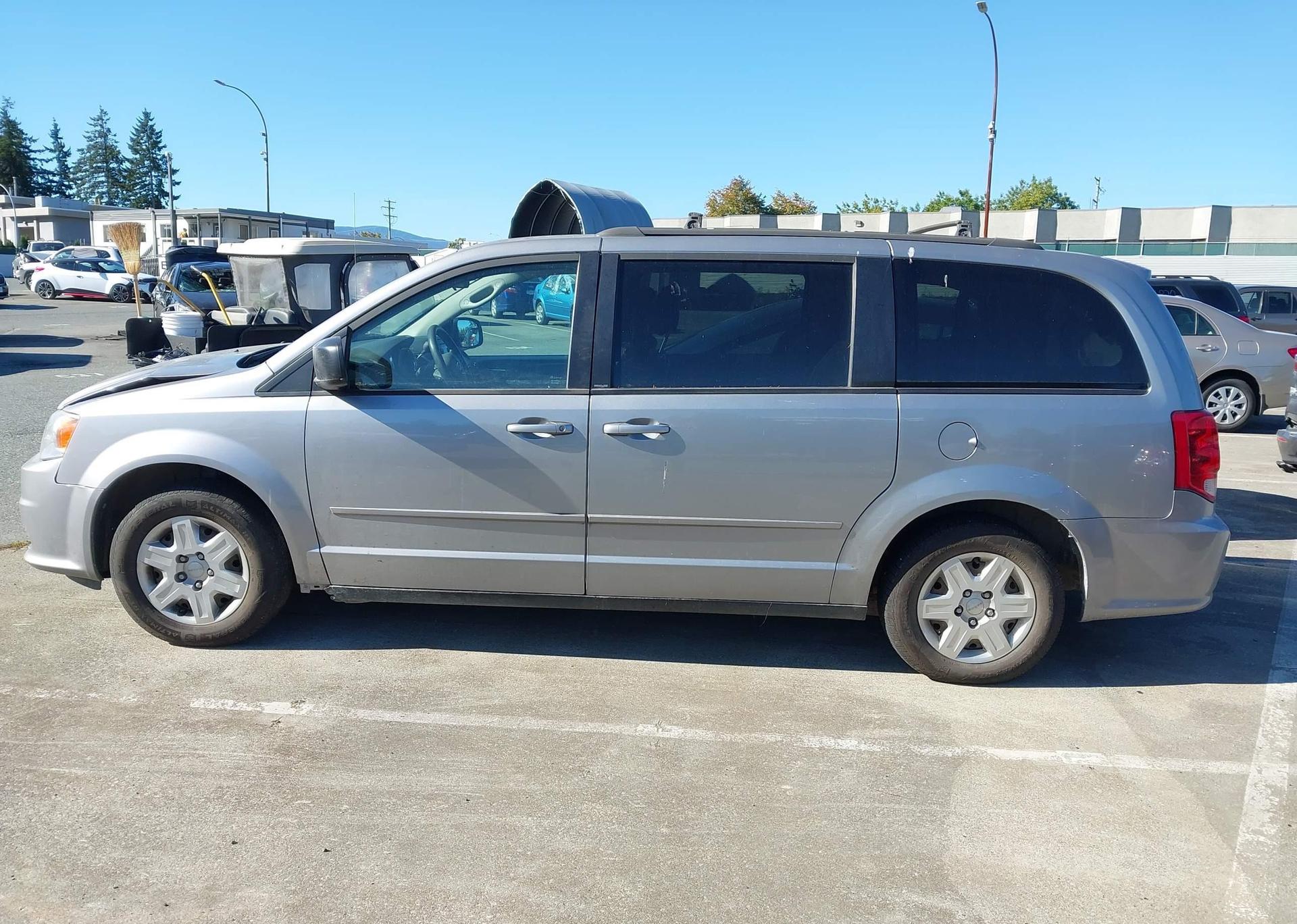 2013 DODGE GRAND CARAVAN SE