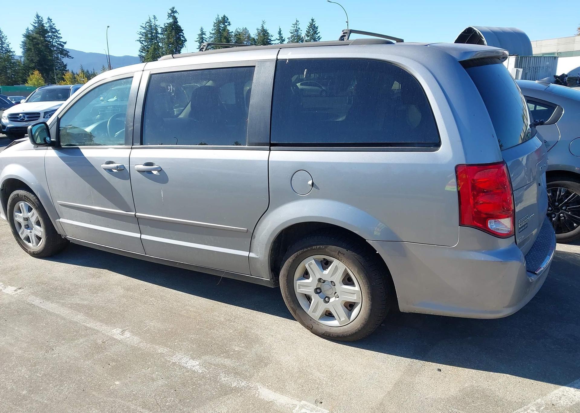 2013 DODGE GRAND CARAVAN SE