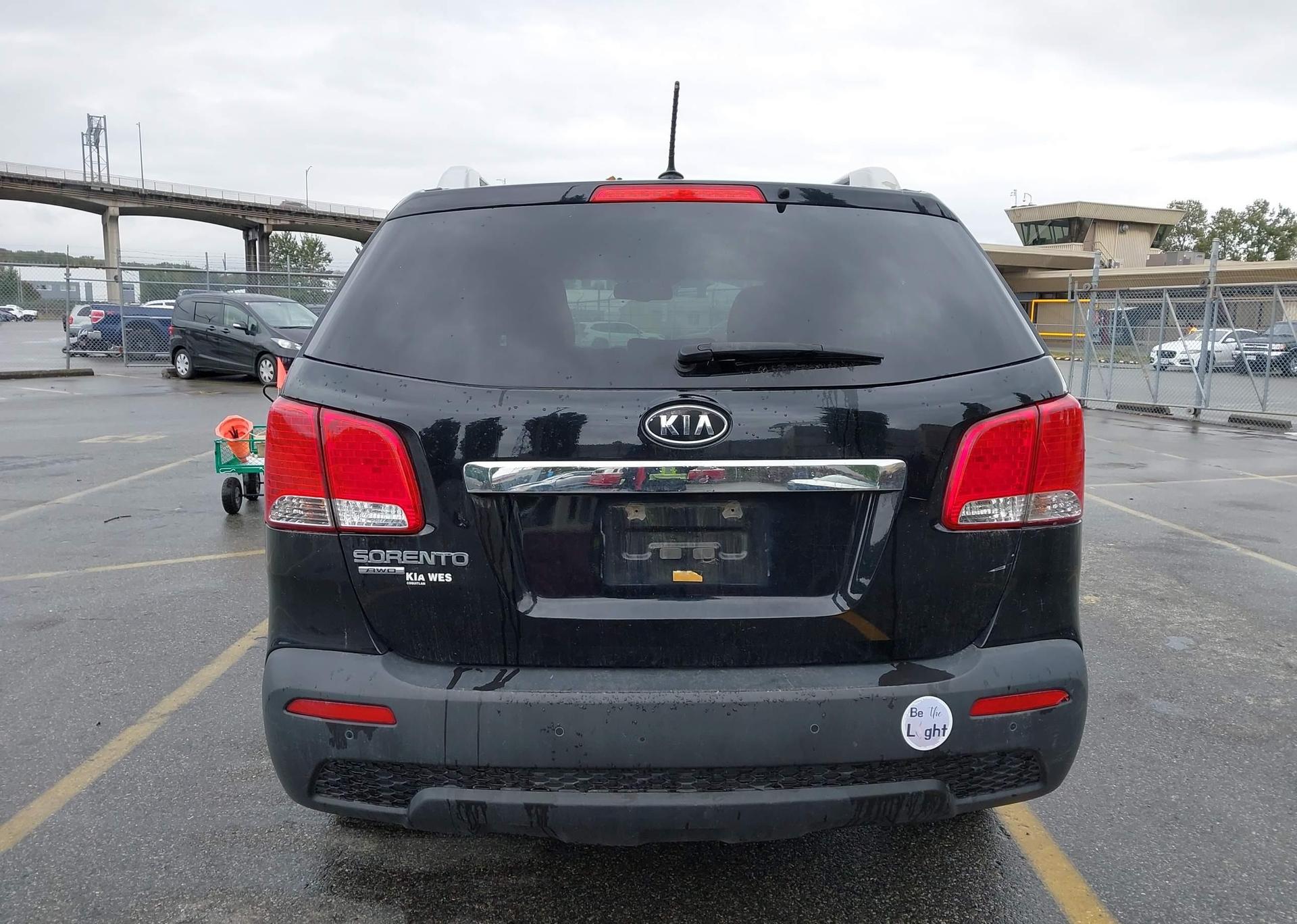 2012 KIA SORENTO LX