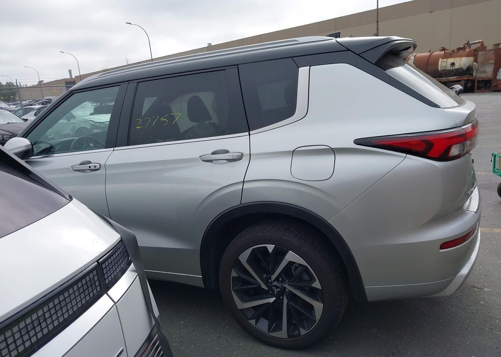 2025 MITSUBISHI OUTLANDER SEL