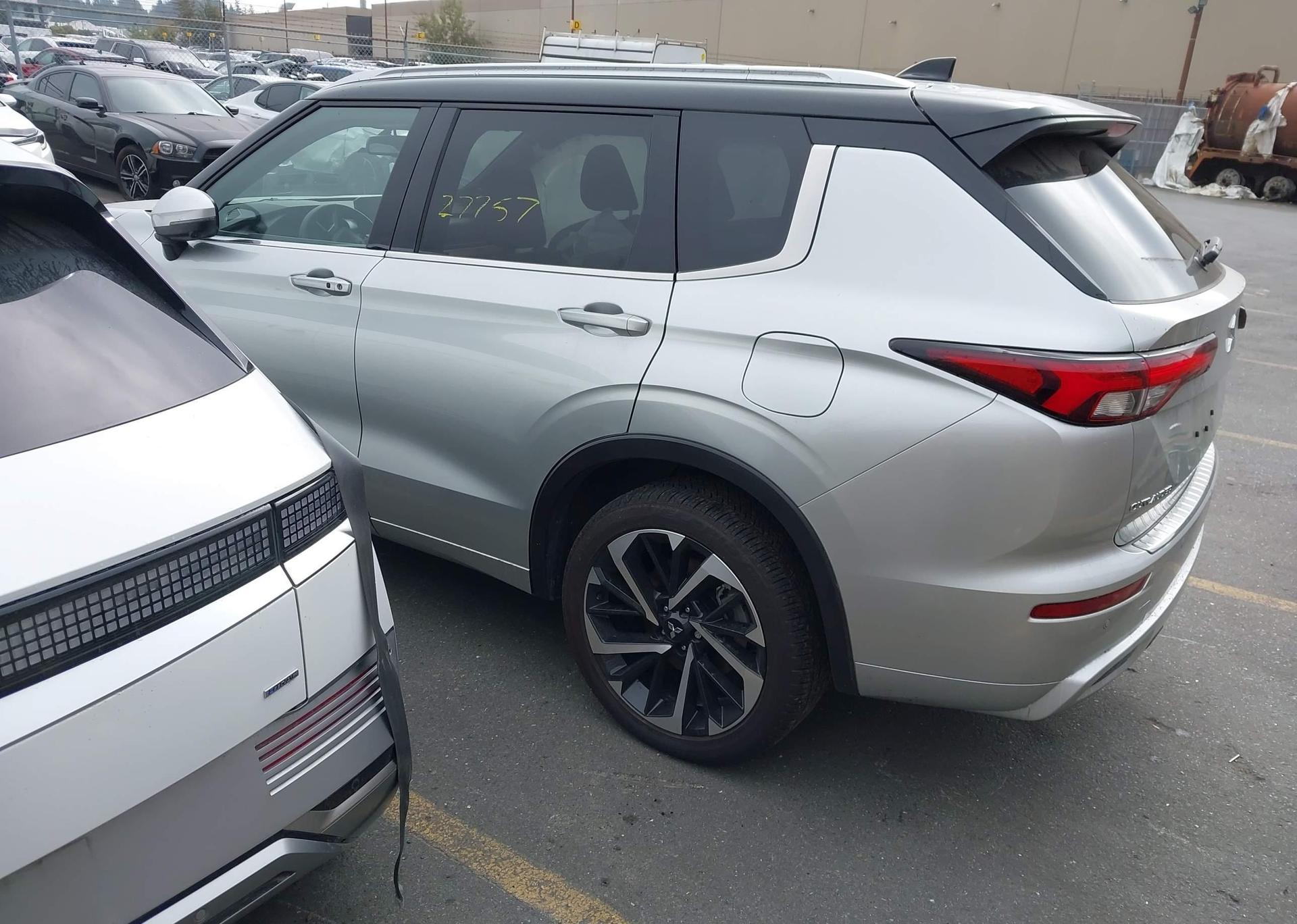 2025 MITSUBISHI OUTLANDER SEL