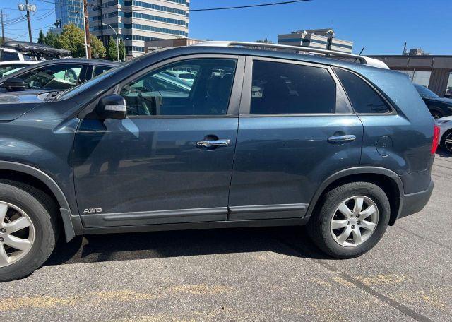 2011 KIA SORENTO LX