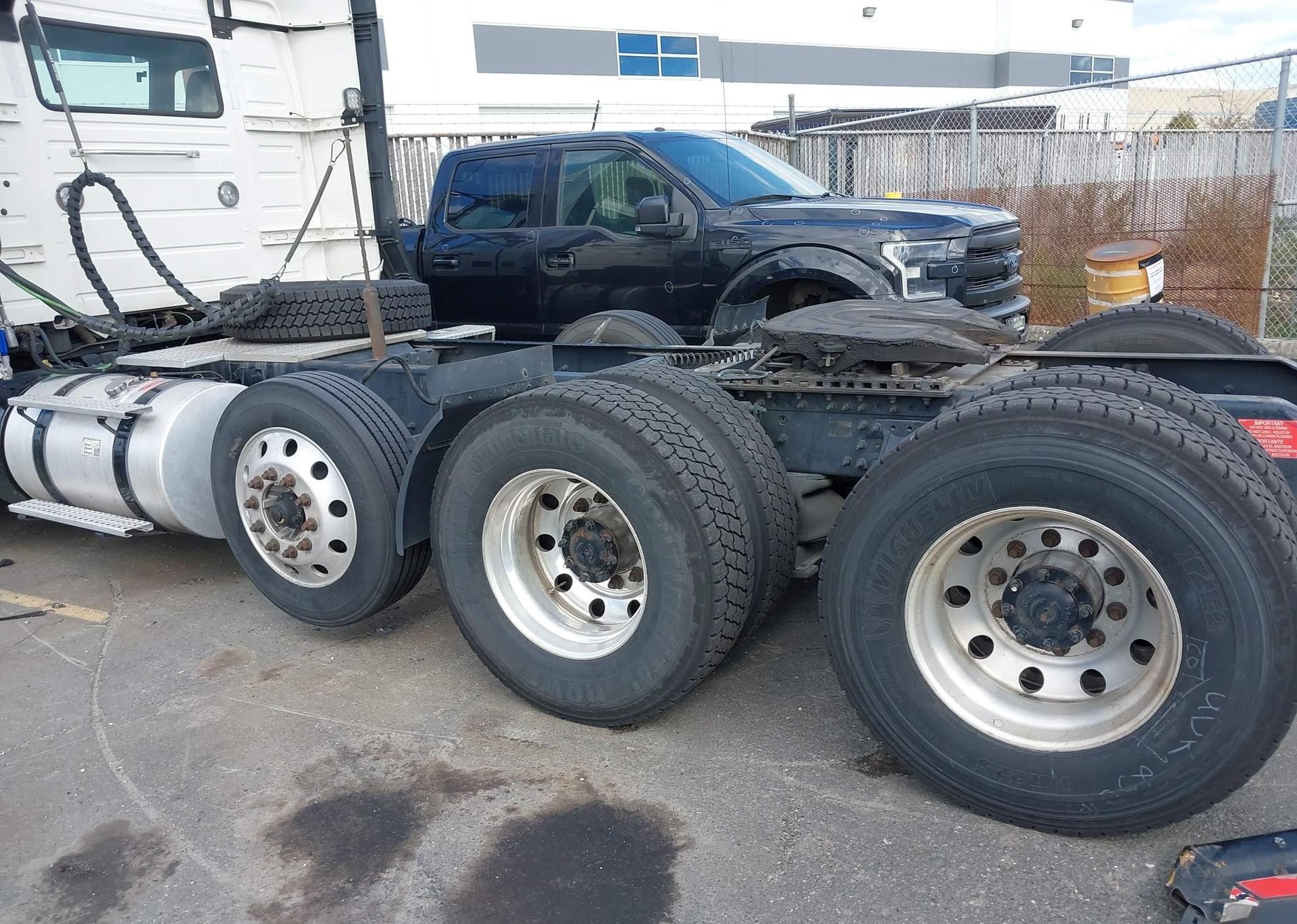 2021 VOLVO VN VNL