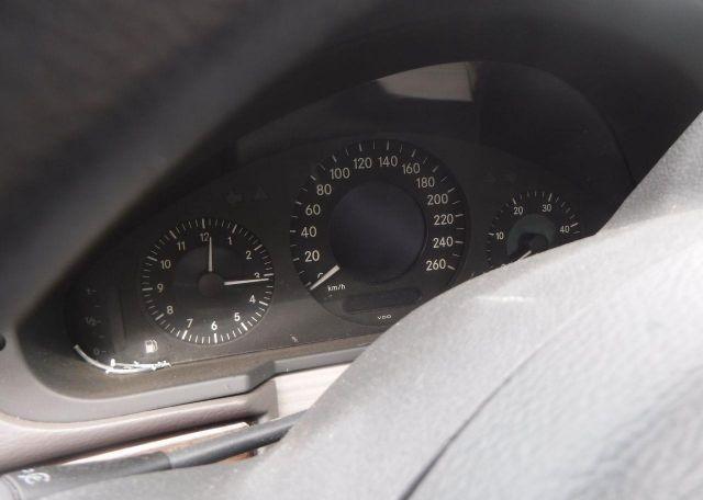 2003 MERCEDES-BENZ E 220