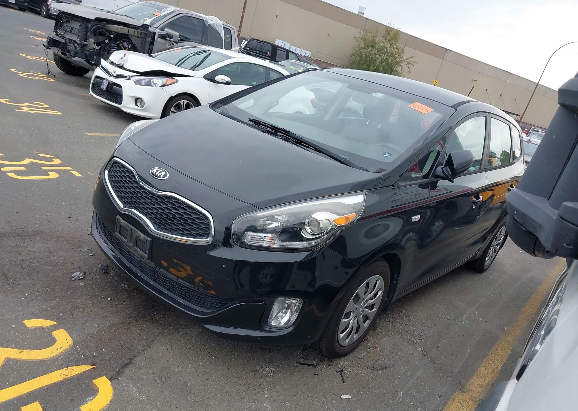 2015 KIA RONDO