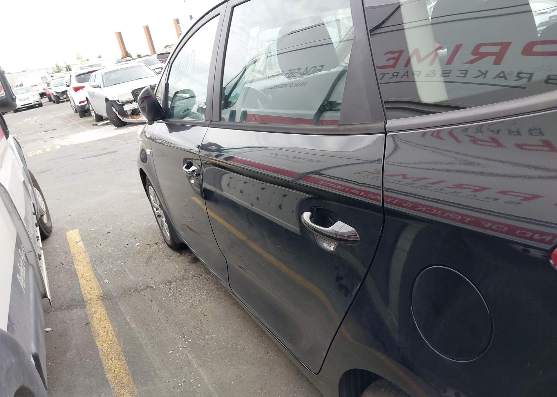2015 KIA RONDO