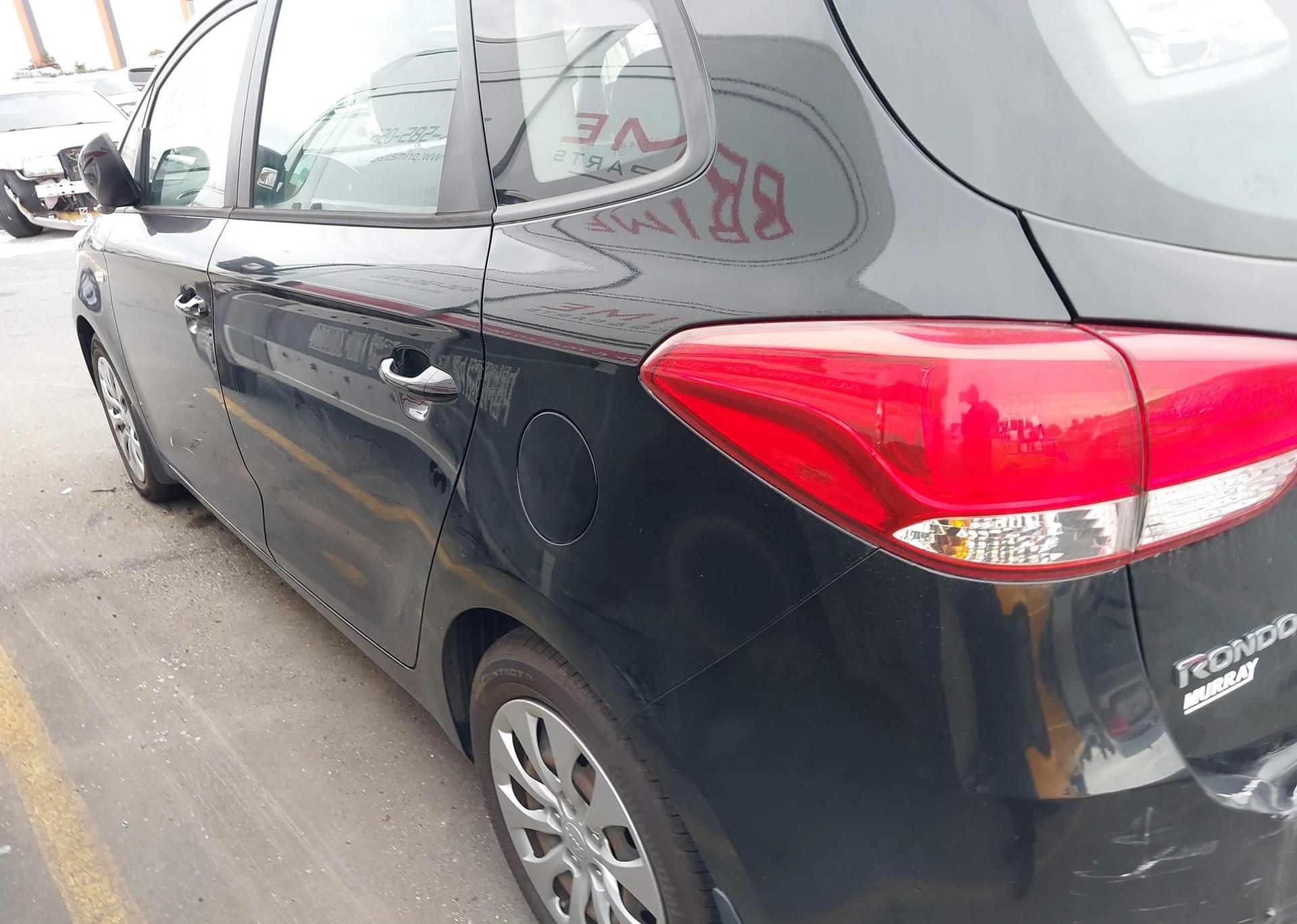 2015 KIA RONDO