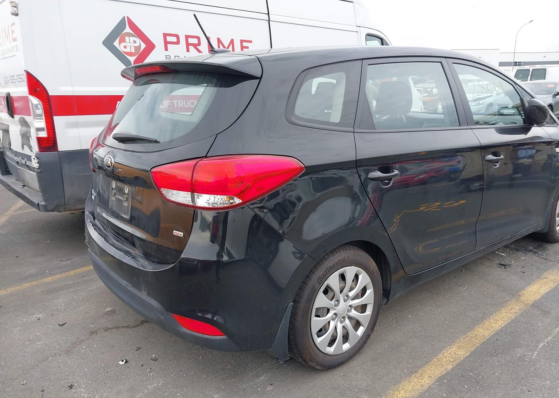 2015 KIA RONDO