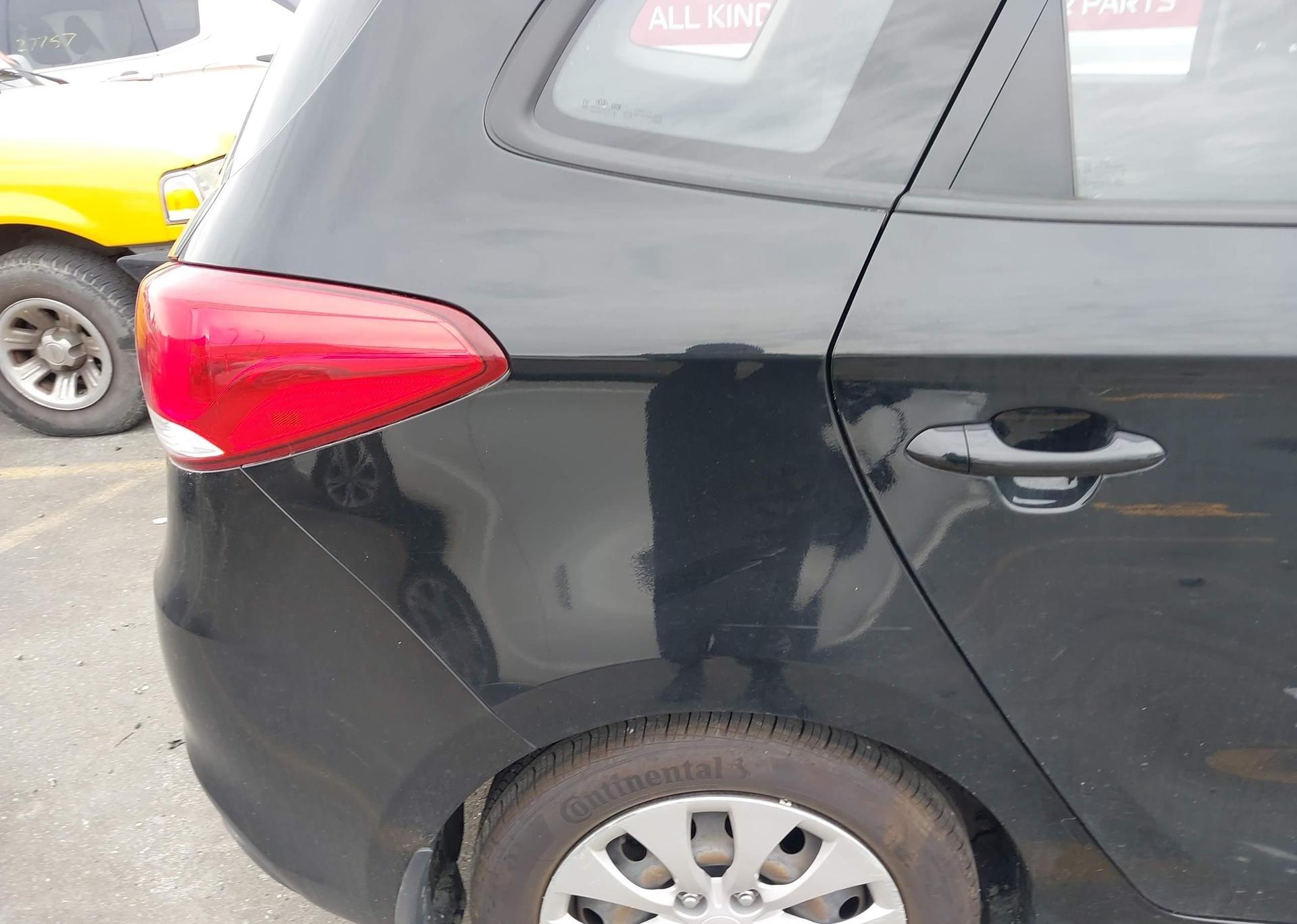 2015 KIA RONDO