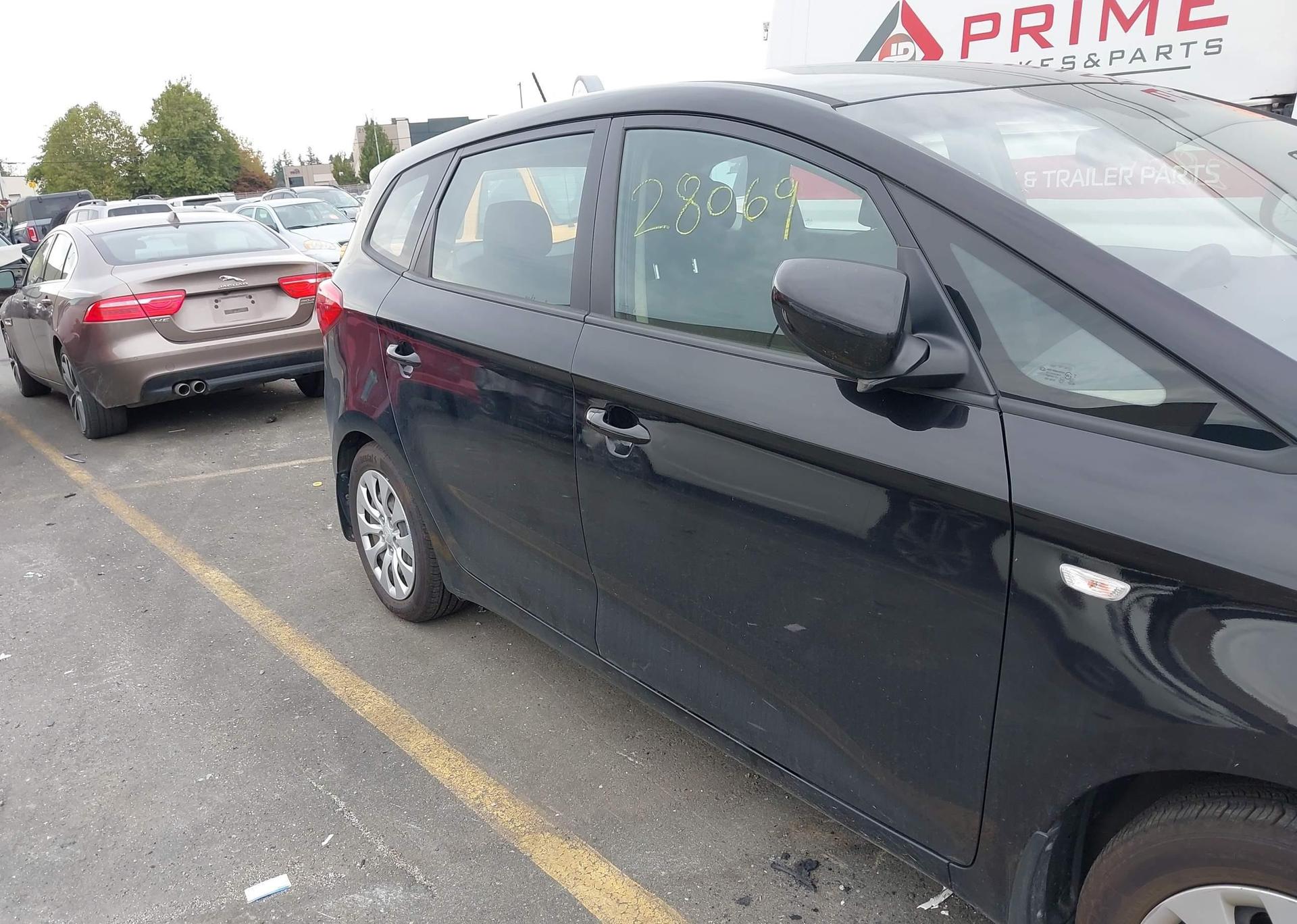 2015 KIA RONDO