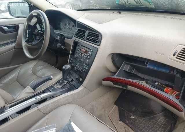 2004 VOLVO V70 XC