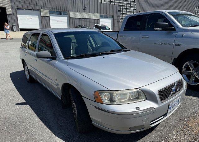 2005 VOLVO V70
