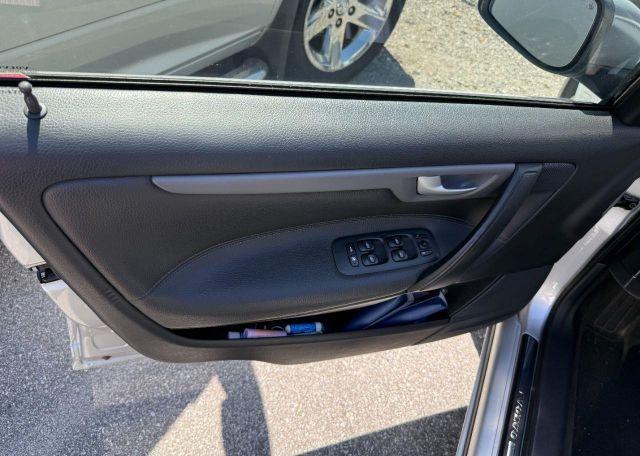 2005 VOLVO V70
