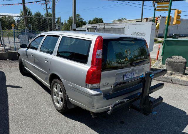 2005 VOLVO V70