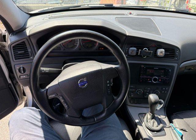 2005 VOLVO V70