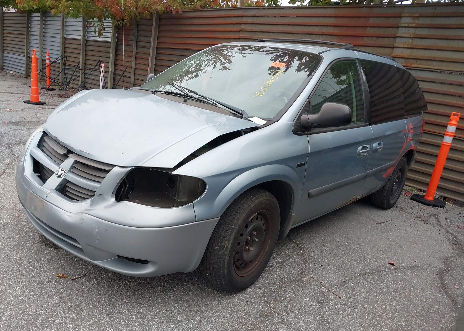 2005 DODGE CARAVAN SE