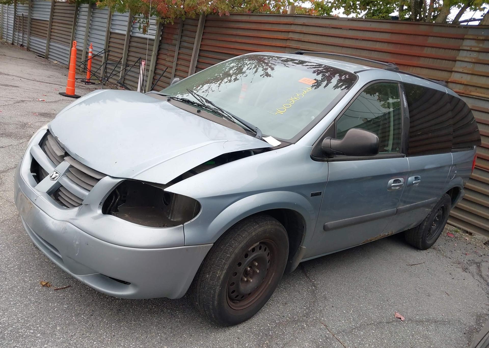 2005 DODGE CARAVAN SE