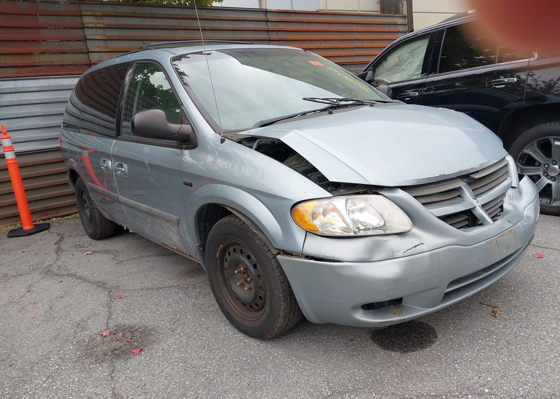 2005 DODGE CARAVAN SE