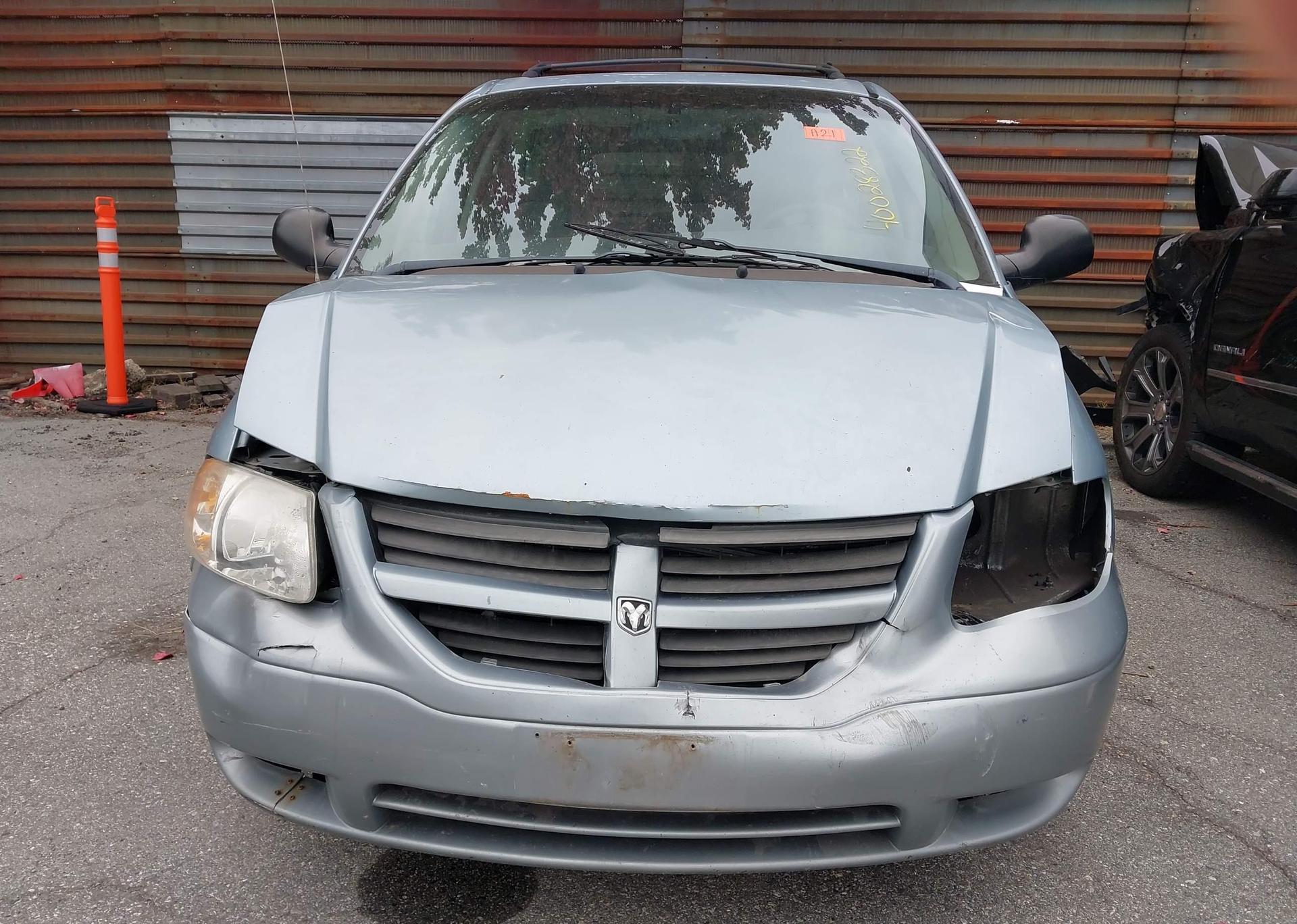 2005 DODGE CARAVAN SE