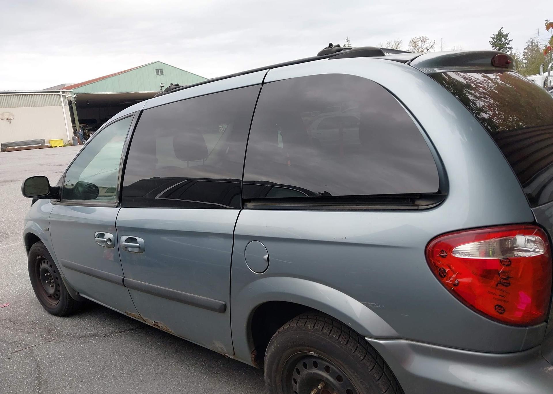 2005 DODGE CARAVAN SE