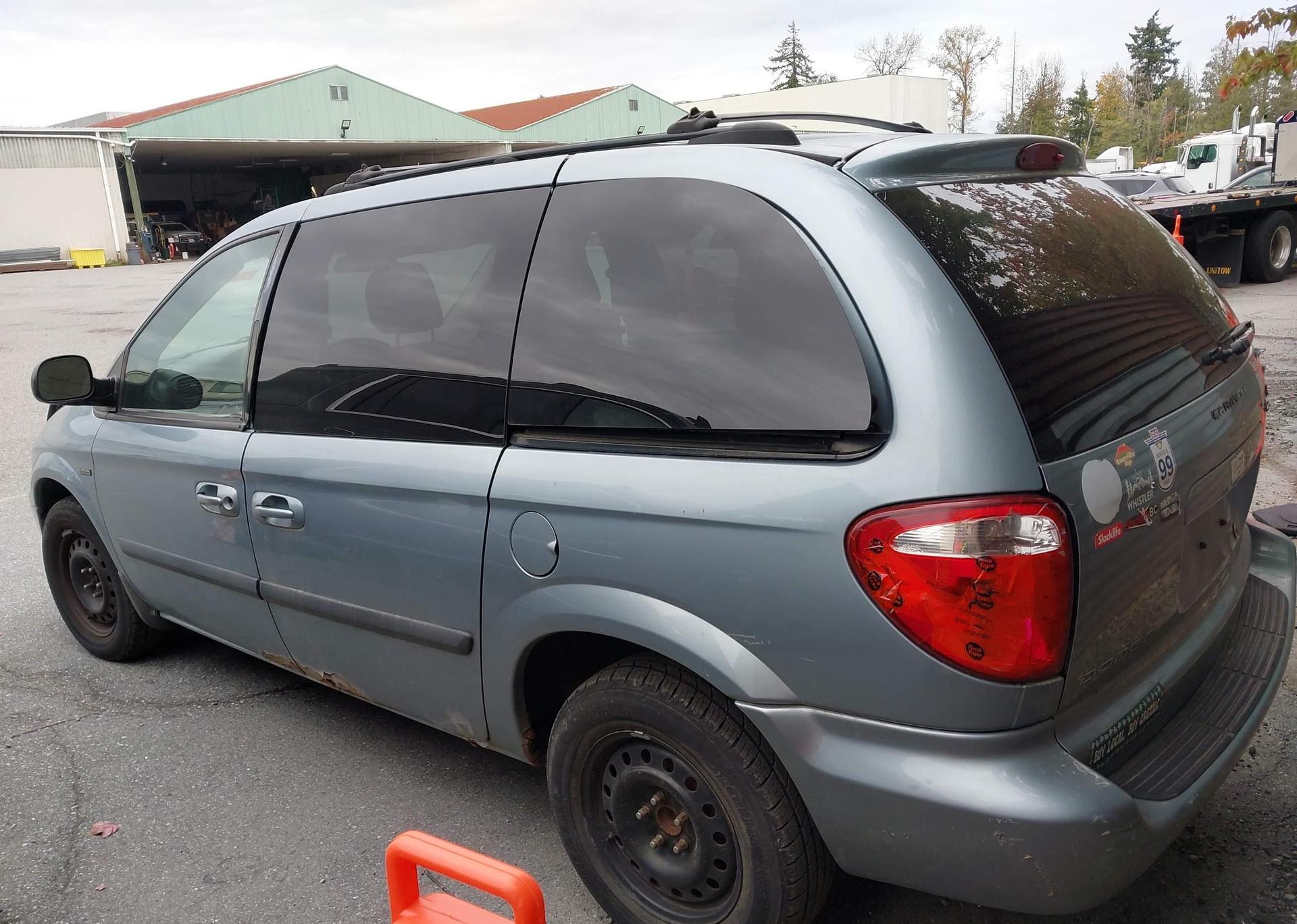 2005 DODGE CARAVAN SE
