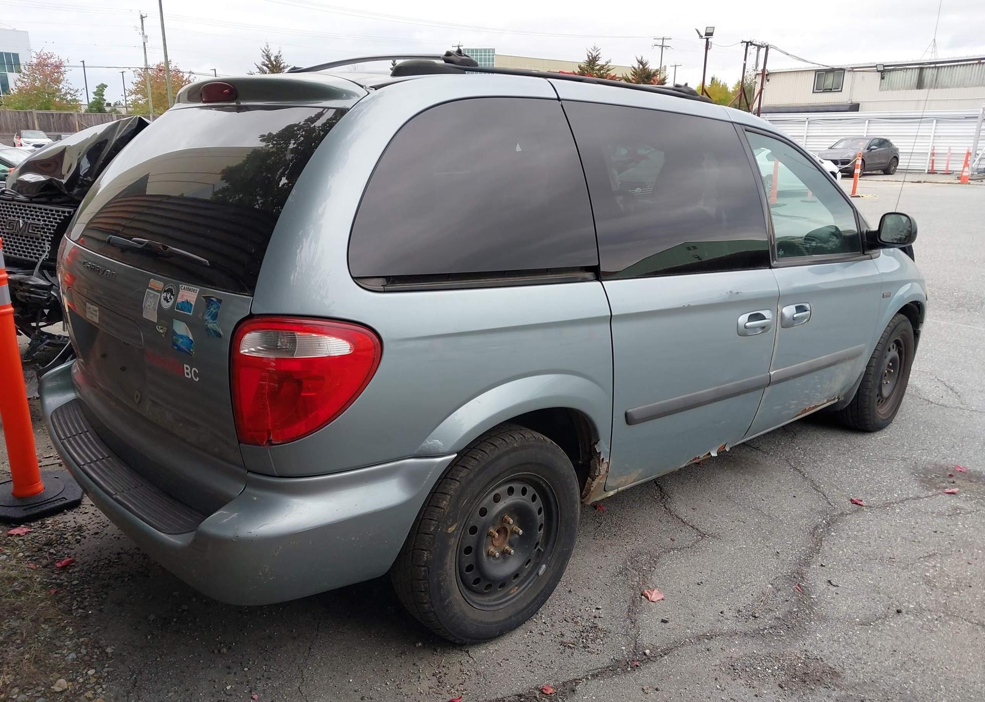 2005 DODGE CARAVAN SE