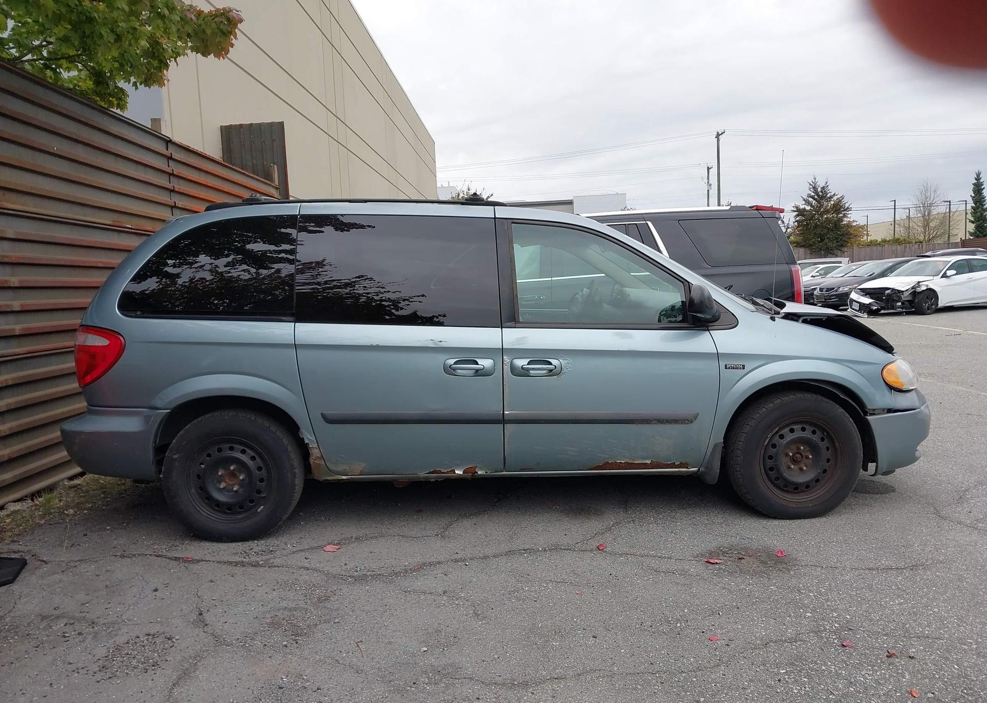 2005 DODGE CARAVAN SE