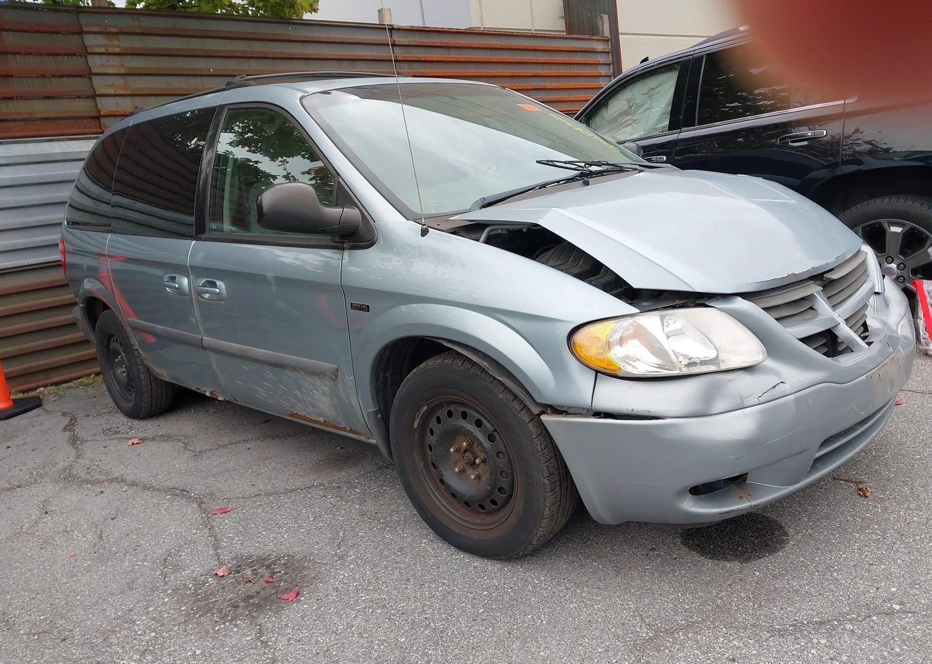 2005 DODGE CARAVAN SE
