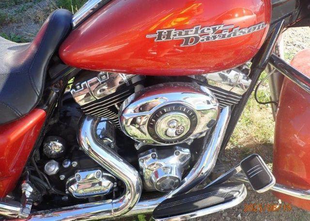 2011 HARLEY-DAVIDSON FLHX