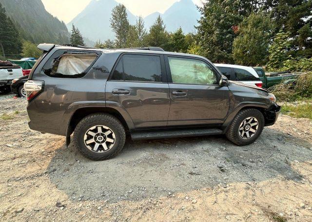 2022 TOYOTA 4RUNNER SR5