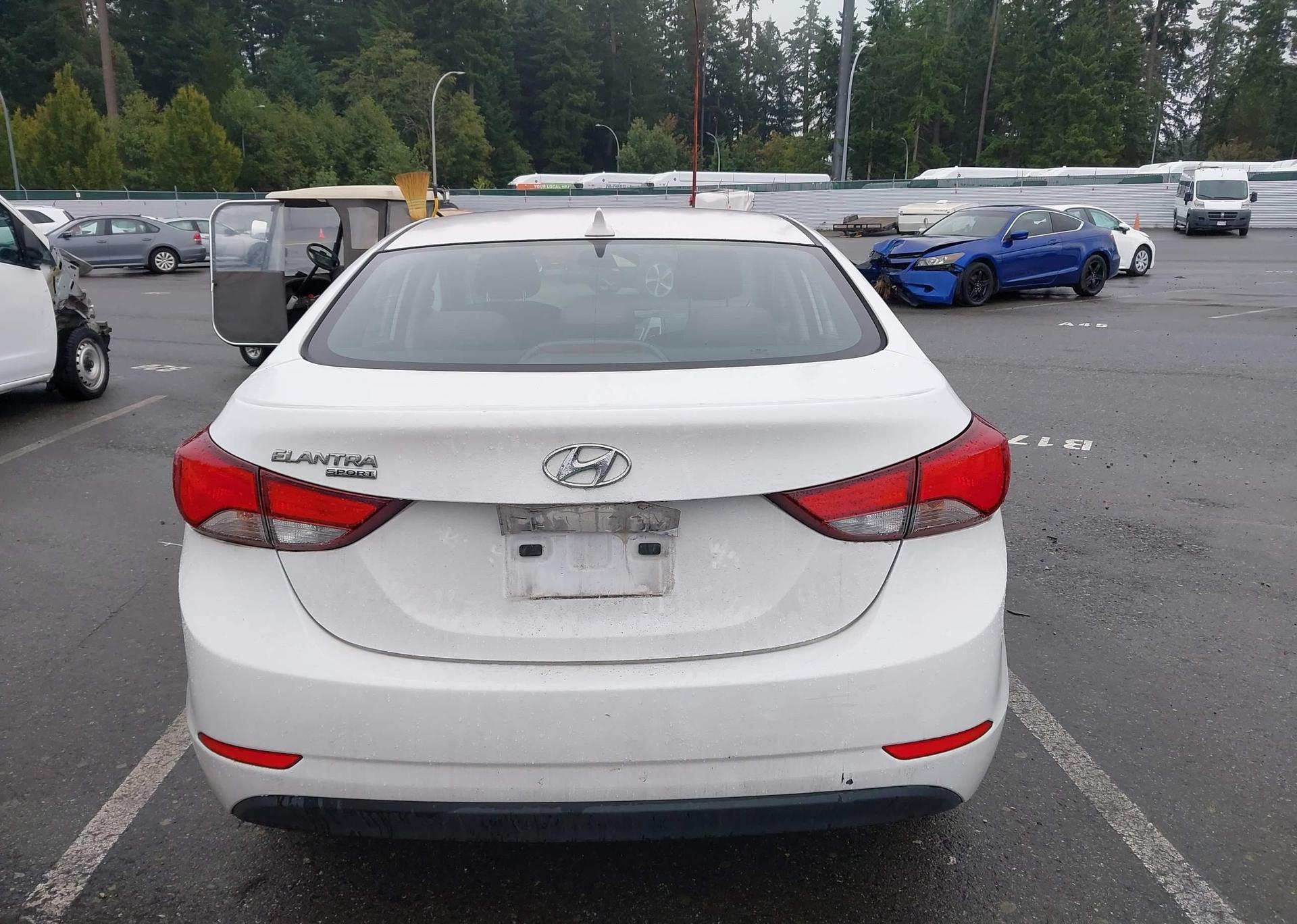 2016 HYUNDAI ELANTRA SE
