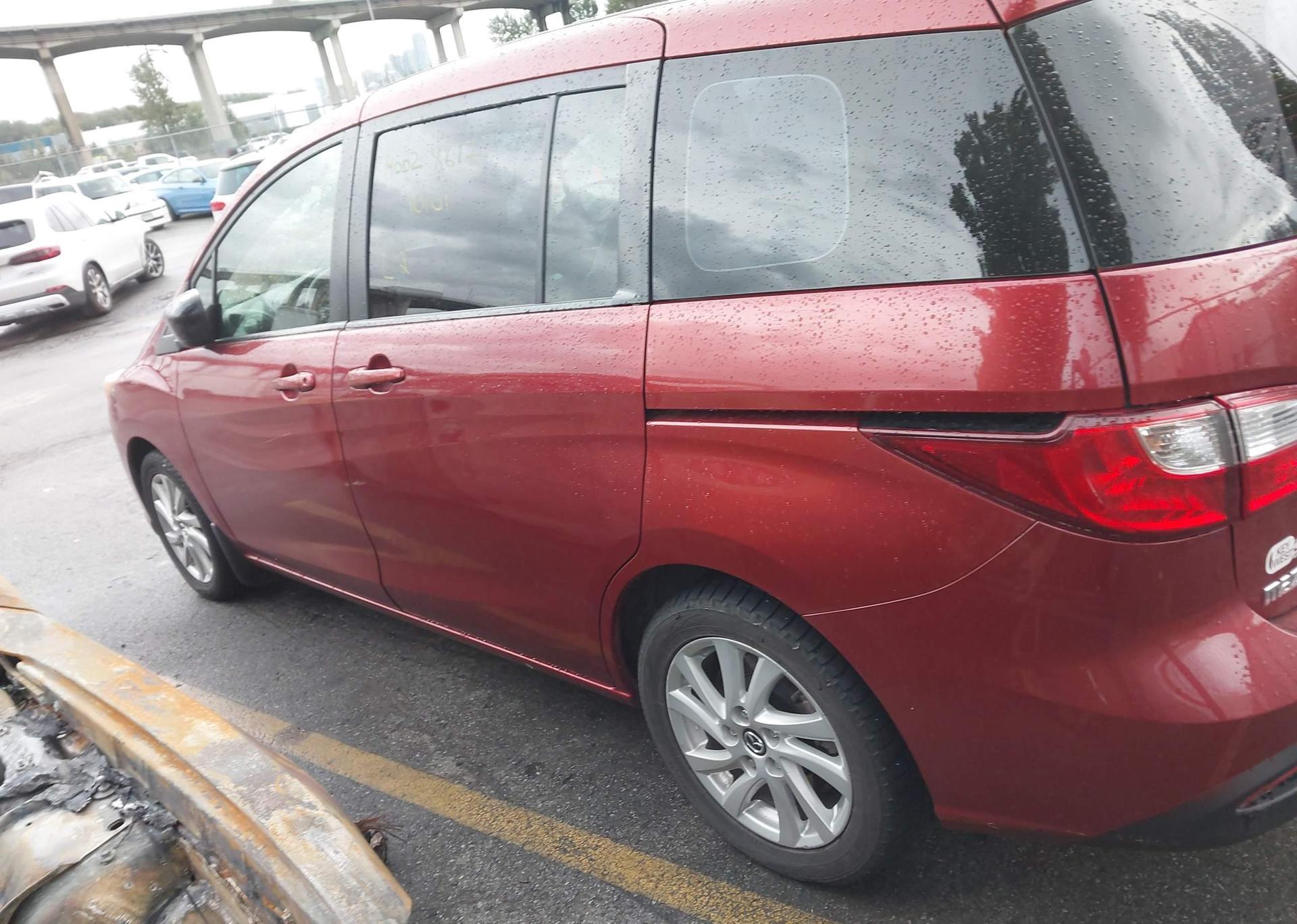 2013 MAZDA 5