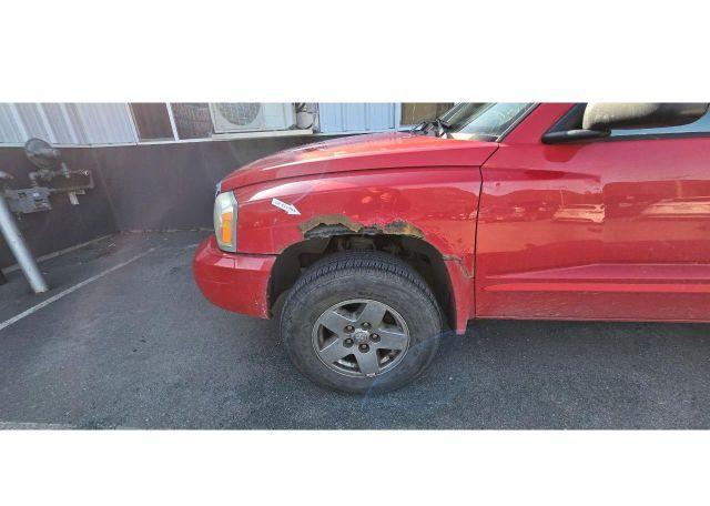 2005 DODGE DAKOTA QUAD SLT