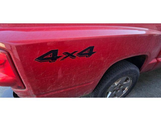 2005 DODGE DAKOTA QUAD SLT