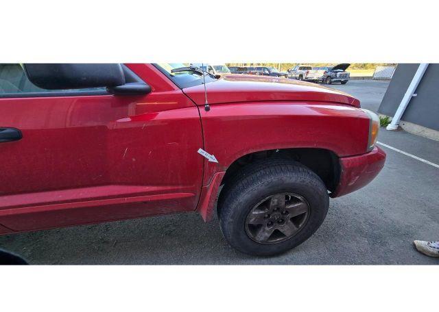 2005 DODGE DAKOTA QUAD SLT