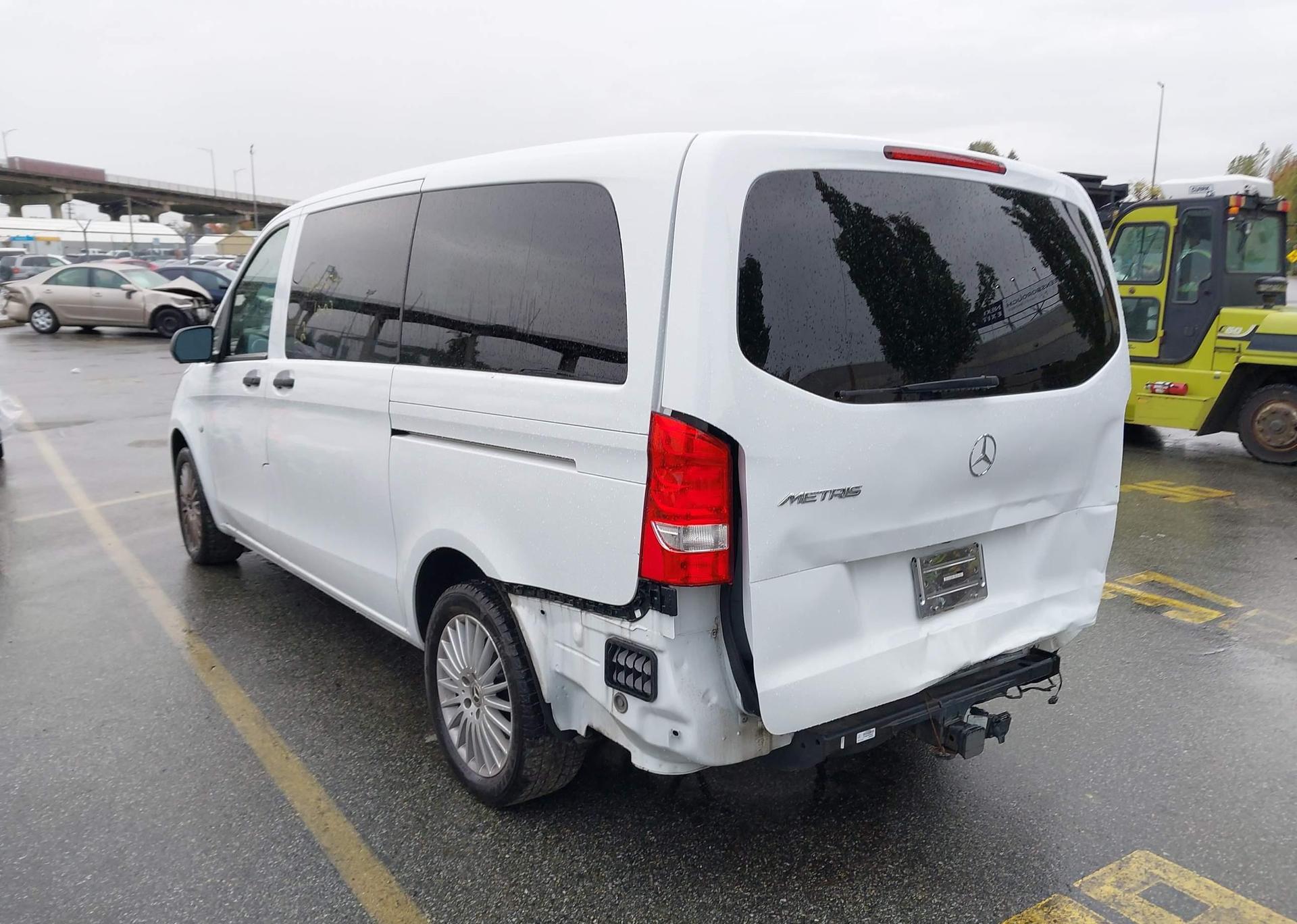 2016 MERCEDES-BENZ METRIS