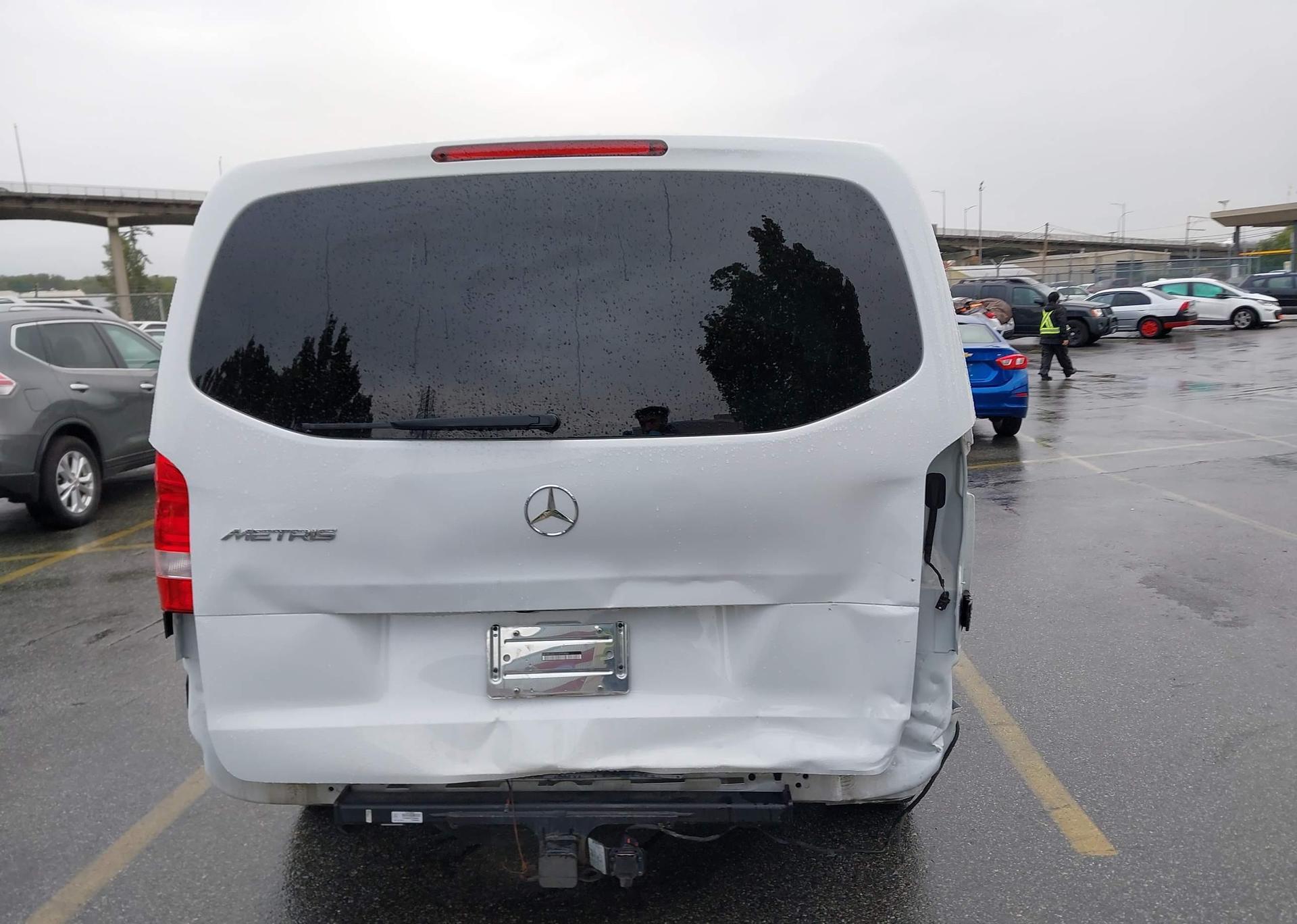 2016 MERCEDES-BENZ METRIS