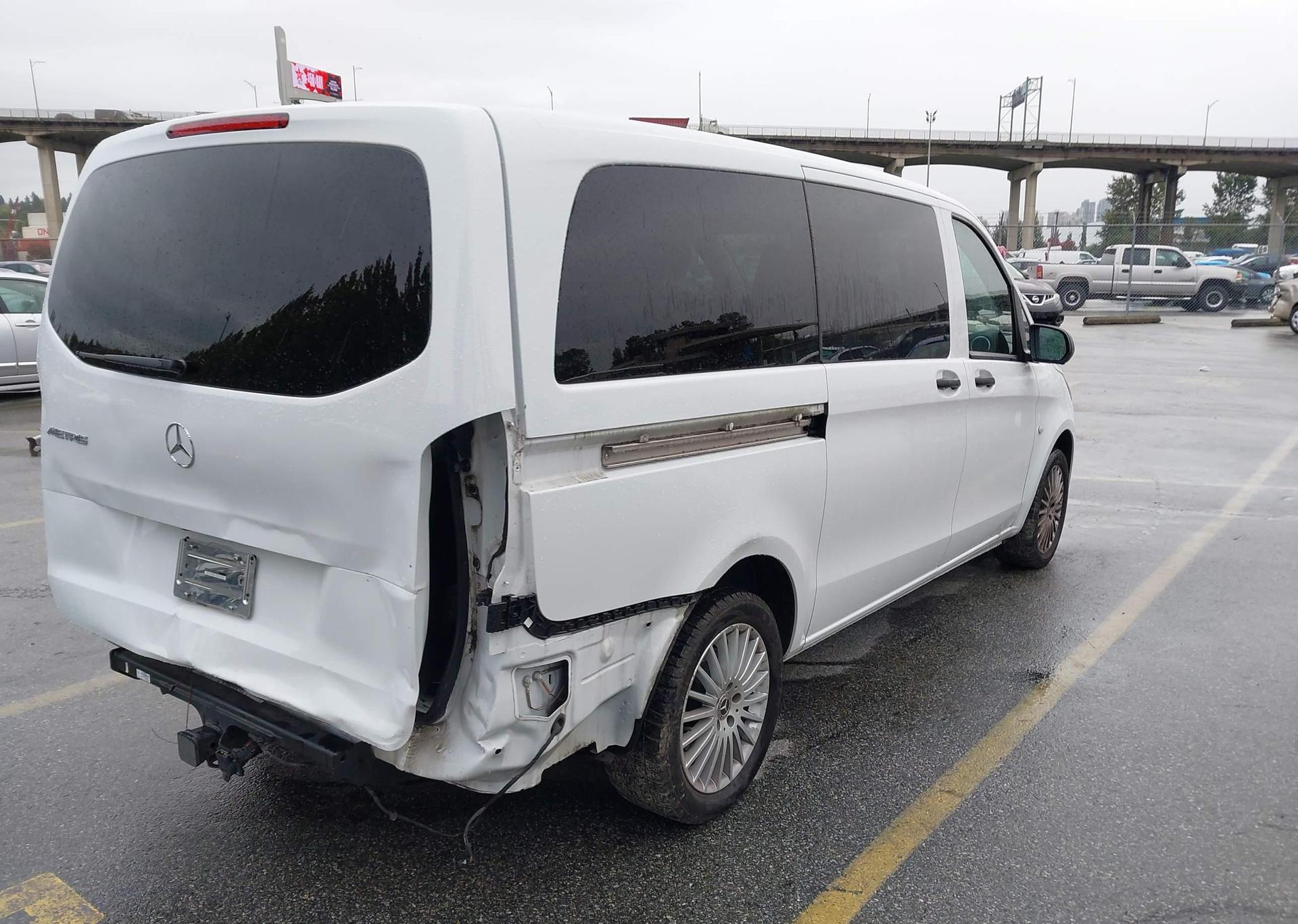 2016 MERCEDES-BENZ METRIS
