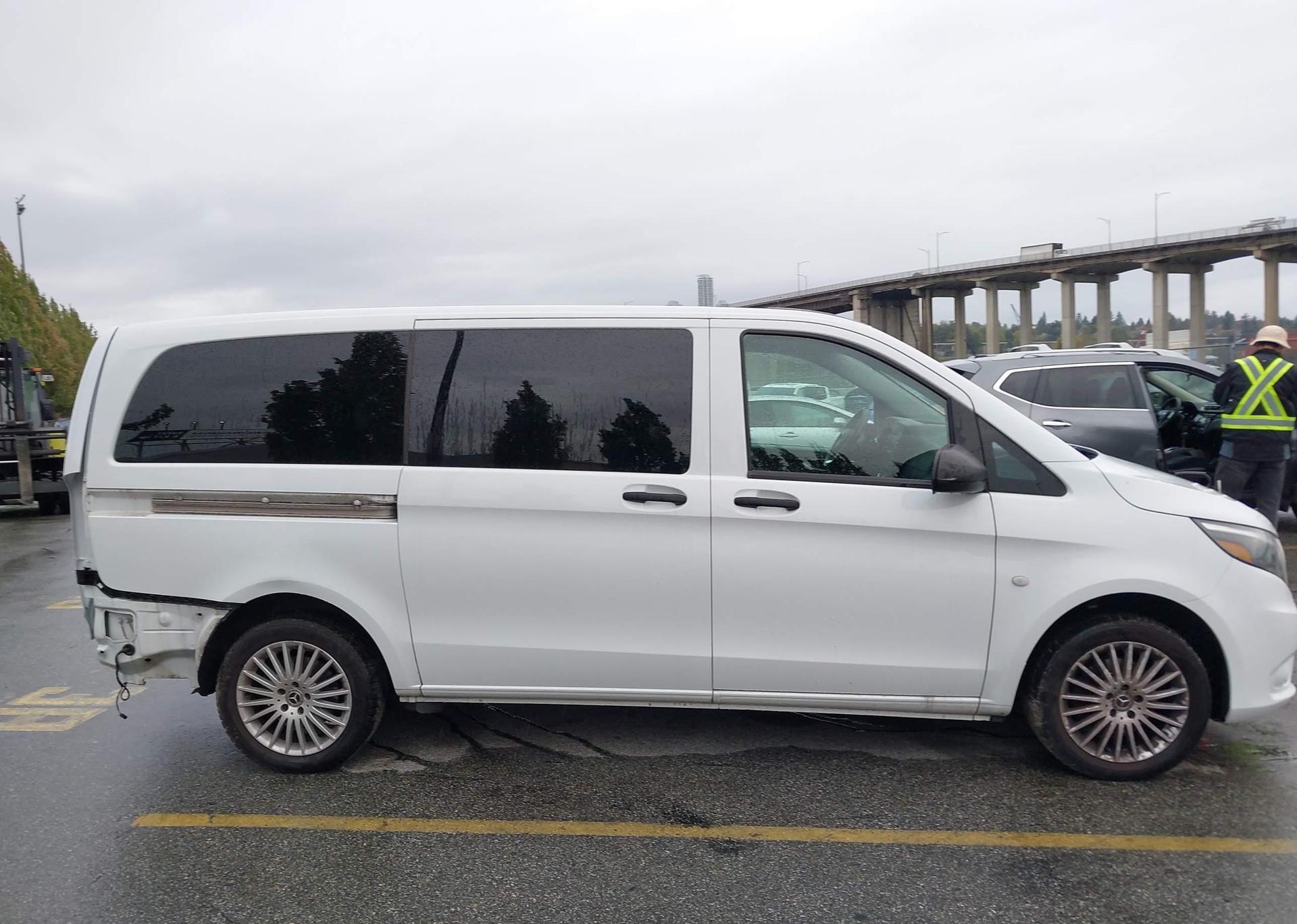 2016 MERCEDES-BENZ METRIS