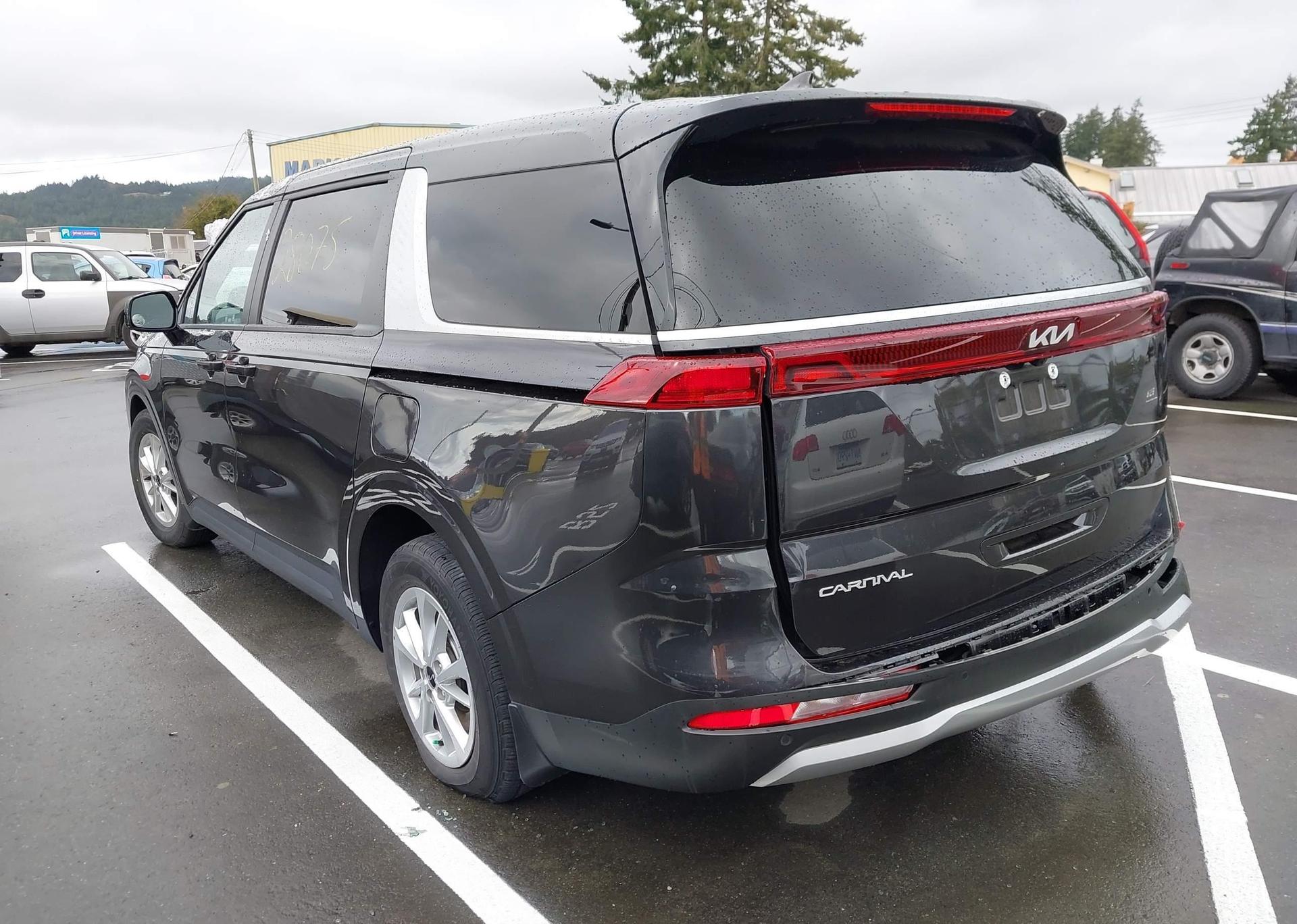 2024 KIA CARNIVAL LX
