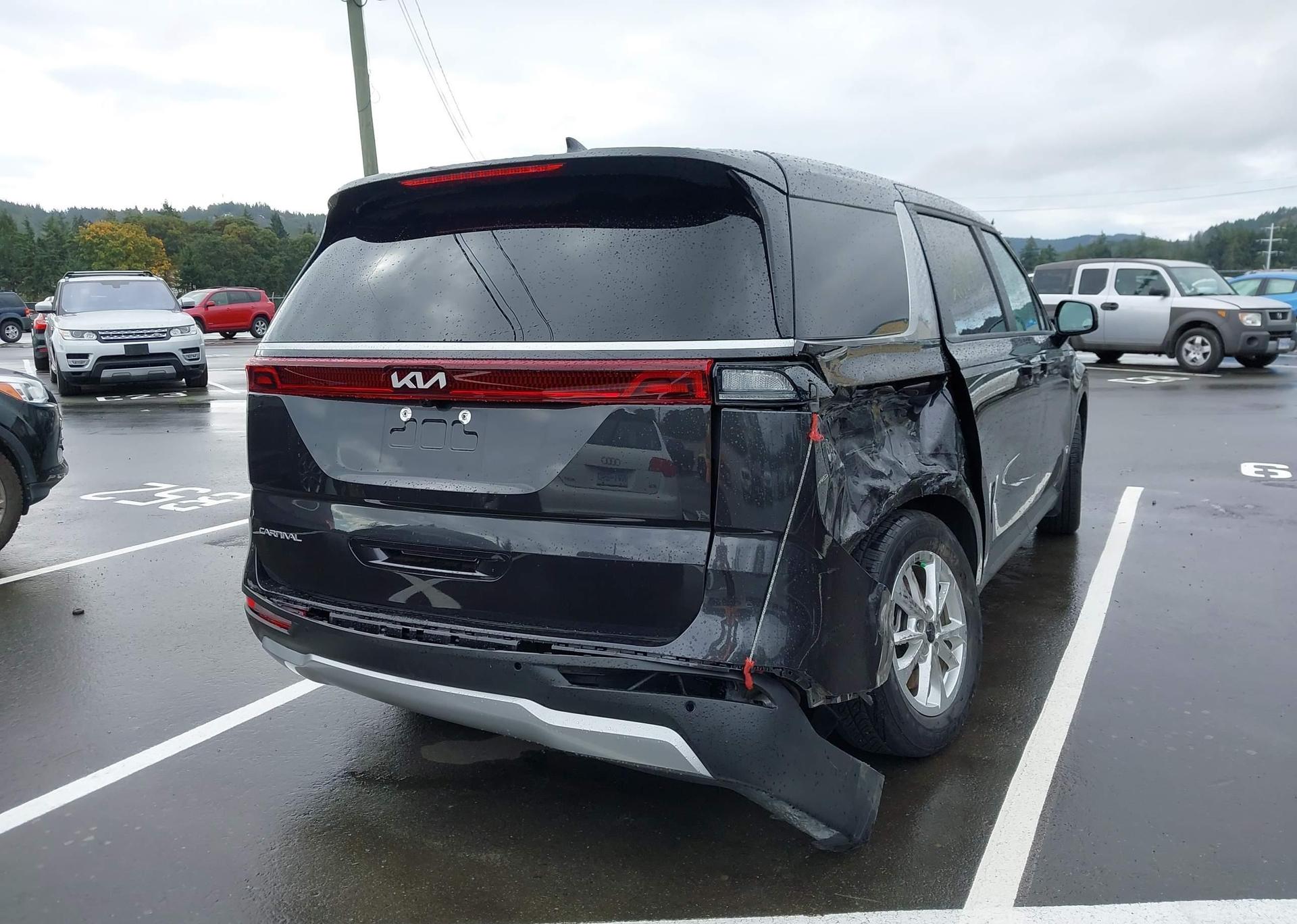 2024 KIA CARNIVAL LX
