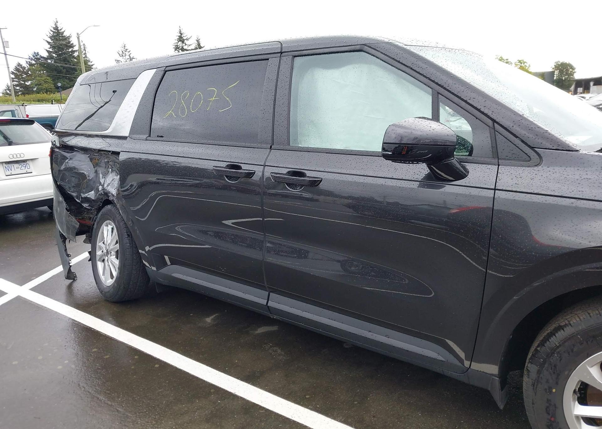 2024 KIA CARNIVAL LX