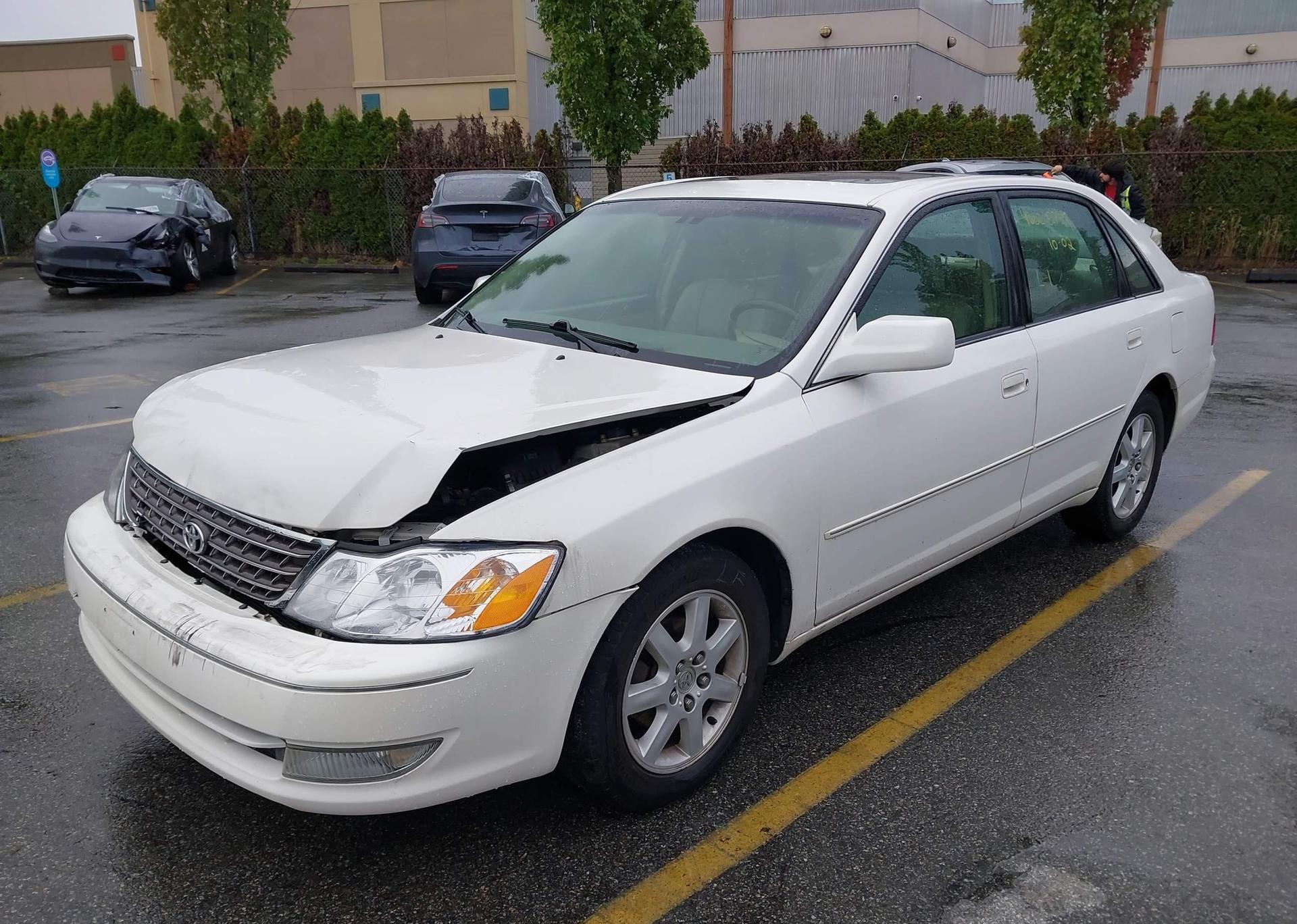 2004 TOYOTA AVALON XL