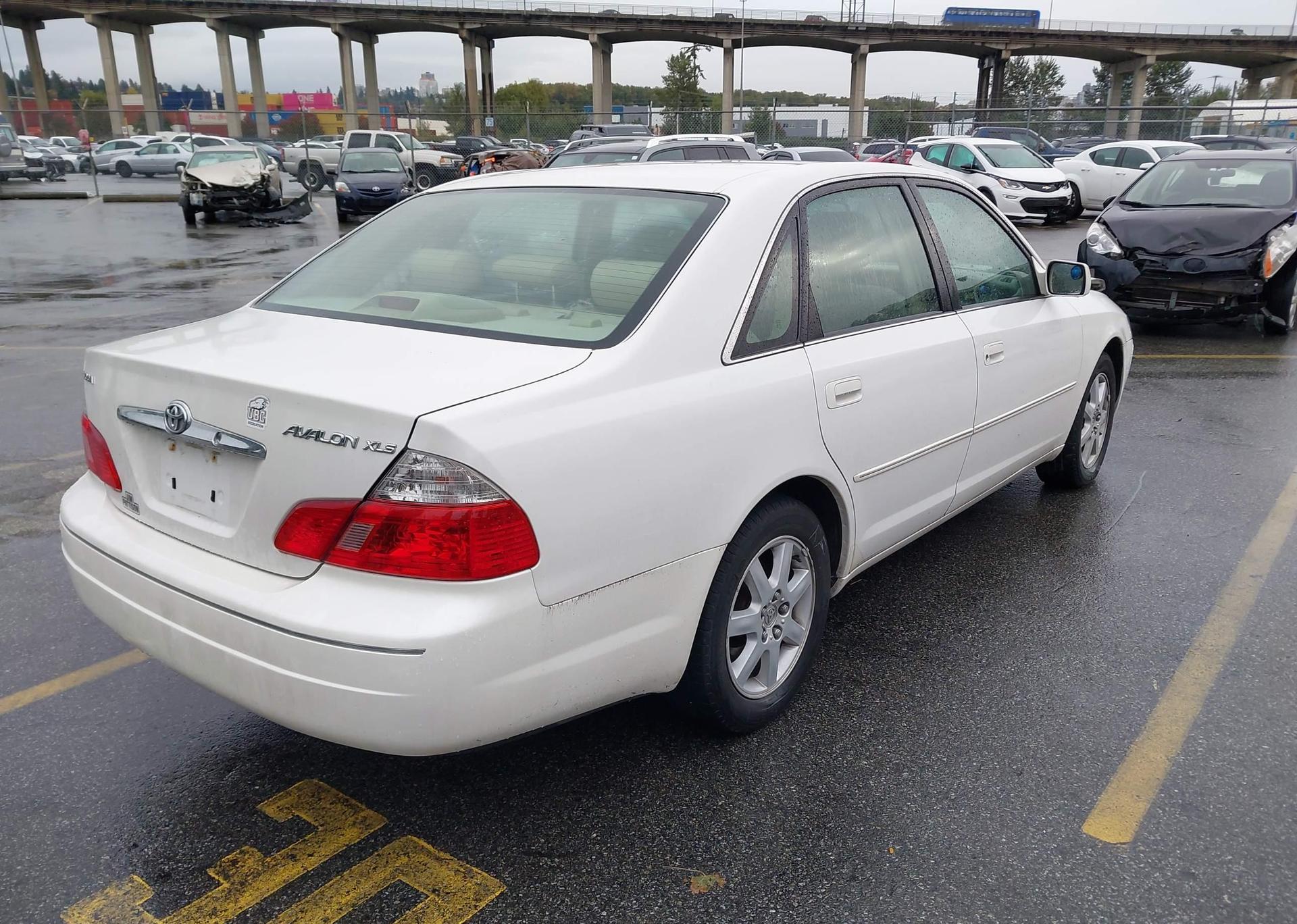 2004 TOYOTA AVALON XL