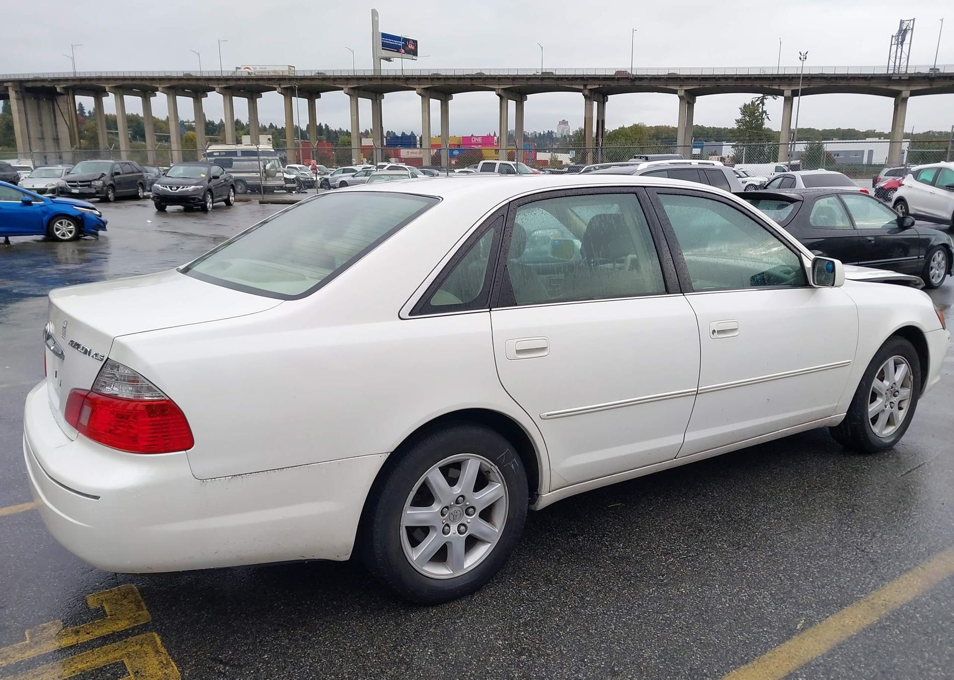 2004 TOYOTA AVALON XL