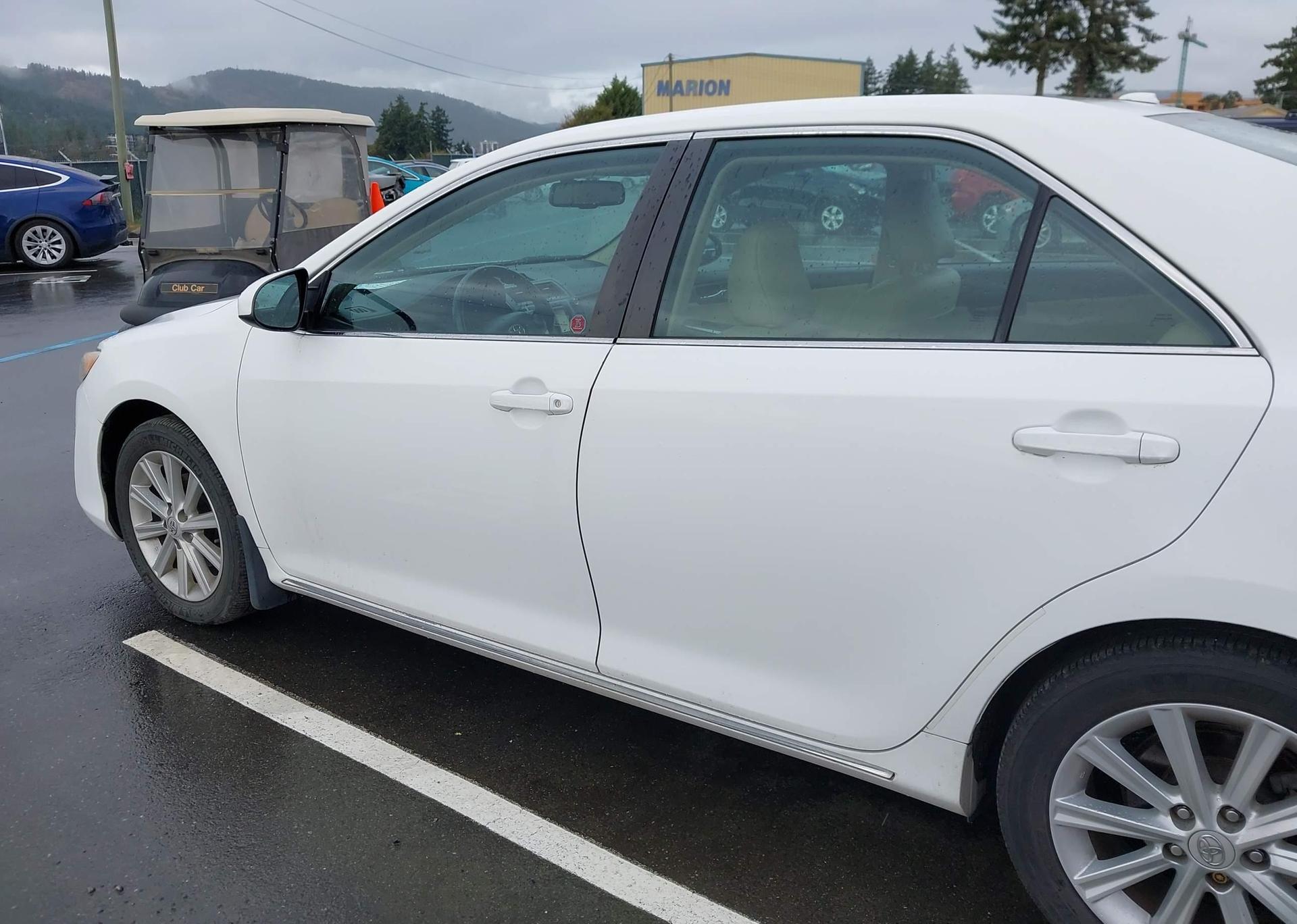 2012 TOYOTA CAMRY SE