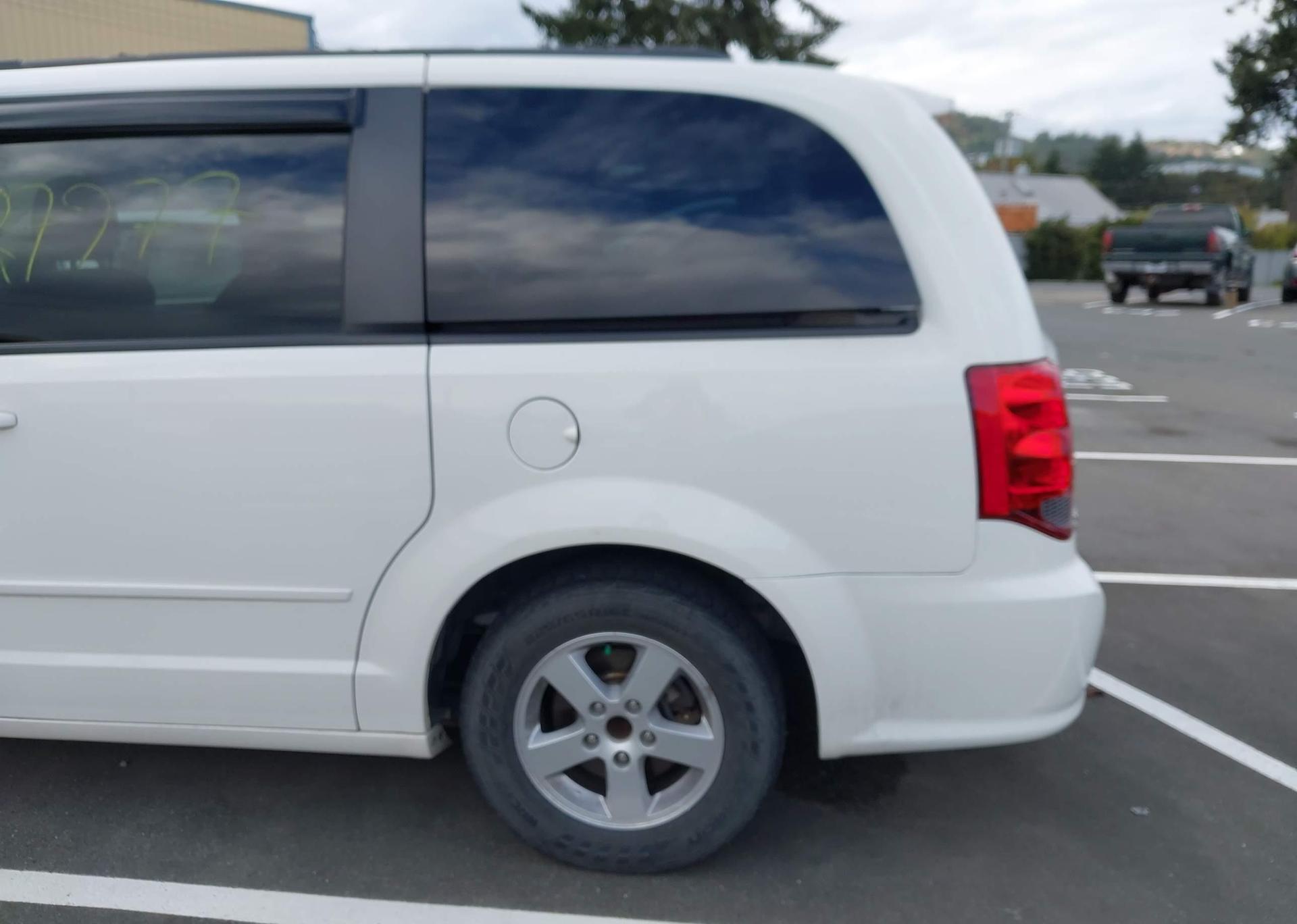 2011 DODGE GRAND CARAVAN EXPRESS