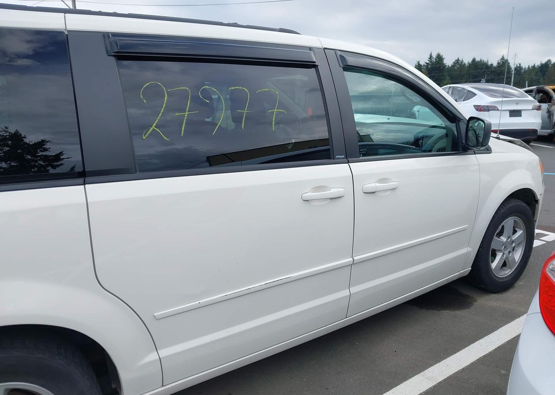 2011 DODGE GRAND CARAVAN EXPRESS