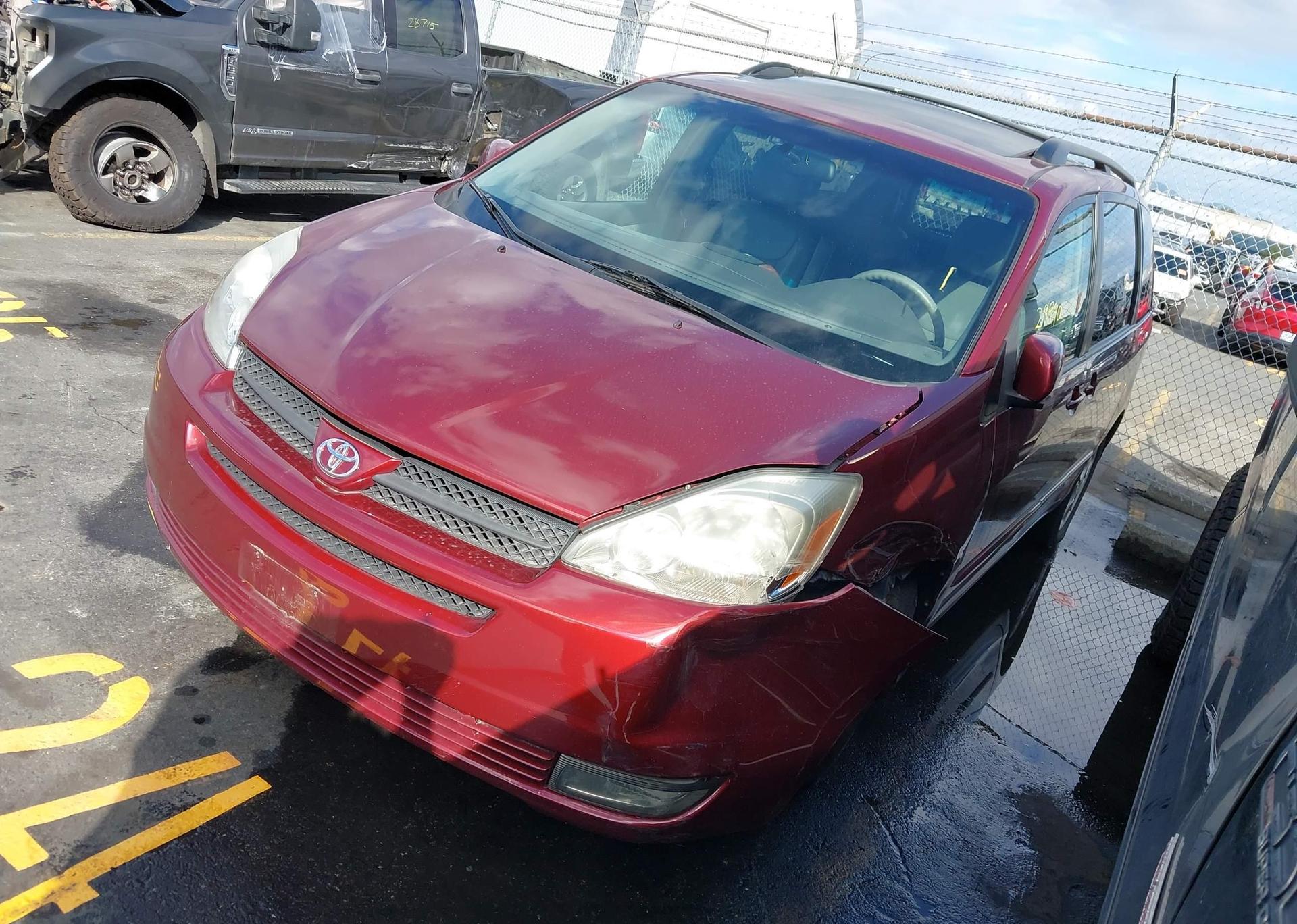 2004 TOYOTA SIENNA XLE